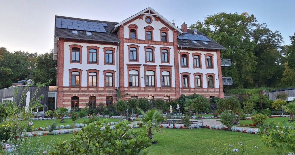 Das Hotel am Tiefwarensee der Lebenshilfswerk Waren gGmbH (Foto: Nico Ernst)