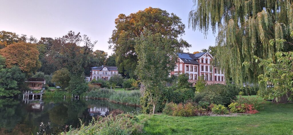 Der Workshop fand im Hotel am Tiefwarensee der Lebenshilfswerk Waren gGmbH statt (Foto: Nico Ernst)